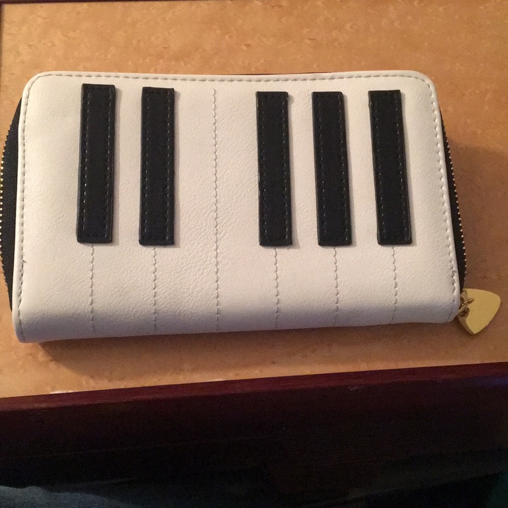 Piano wallet